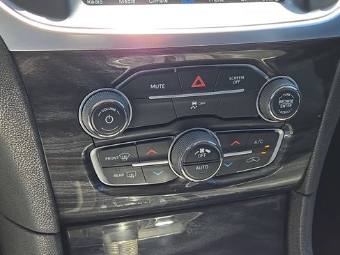 Used 2019 Chrysler 300 Touring w/ Sport Appearance Package RWD image 19