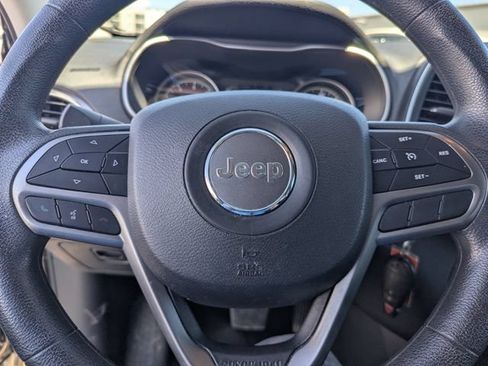 Used 2019 Jeep Cherokee Latitude w/ Popular Appearance Group AWD/4WD image 19
