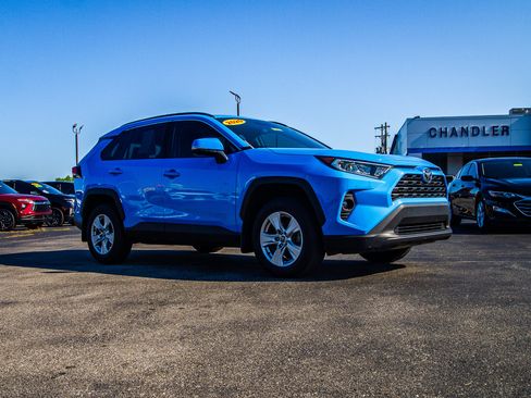 Used 2020 Toyota RAV4 XLE w/ XLE Grade Weather Package AWD/4WD image 9