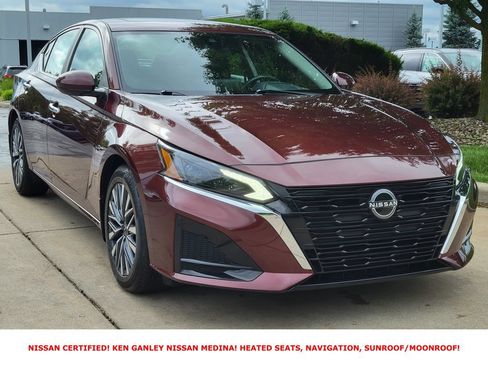 Certified 2023 Nissan Altima 2.5 SV w/ SV Premium Package FWD image 1