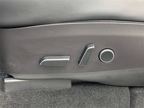 Used 2022 Tesla Model Y Performance image 23