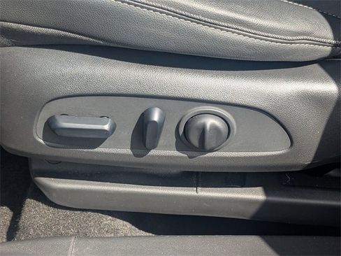 Used 2022 Buick Encore GX Select w/ Sport Touring Package image 21