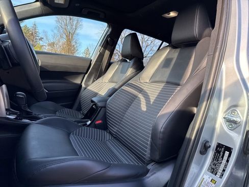 Used 2024 Toyota Corolla Cross XSE w/ Convenience Package image 16