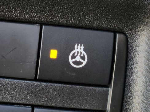 Certified 2024 Nissan Kicks SR w/ SR Premium Package image 25