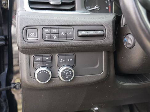 Used 2021 GMC Yukon XL Denali w/ Denali Premium Package image 18