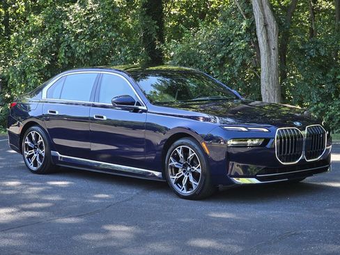 Used 2023 BMW i7 xDrive60 AWD/4WD image 9