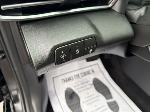Used 2025 Hyundai Elantra SE image 16