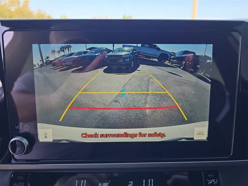 Used 2025 Toyota Camry SE w/ Convenience Package image 18