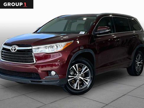 Used 2016 Toyota Highlander XLE FWD image 1
