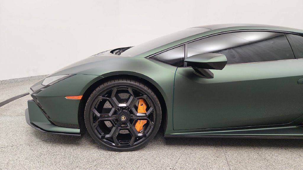Used 2023 Lamborghini Huracan Tecnica RWD image 18