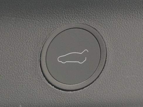 Used 2024 Tesla Model Y Long Range image 37