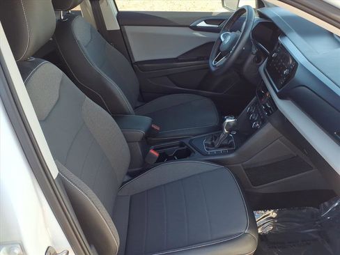 Certified 2022 Volkswagen Taos SE image 8