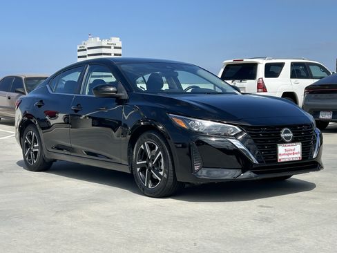 Used 2025 Nissan Sentra SV FWD image 2