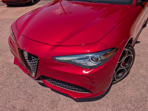 Used 2022 Alfa Romeo Giulia Veloce RWD image 13