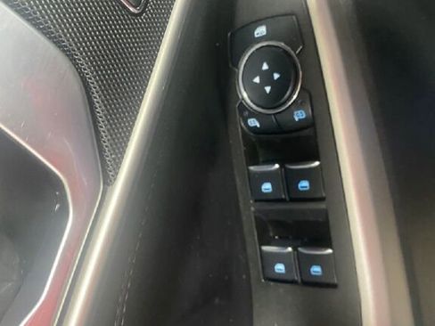 Used 2023 Ford Explorer XLT image 7