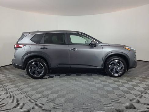 Used 2025 Nissan Rogue SV FWD image 2