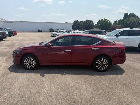 Used 2025 Nissan Altima 2.5 SV w/ SV Premium Package AWD/4WD image 3
