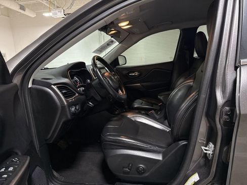 Used 2019 Jeep Cherokee Latitude Plus image 19