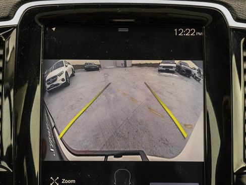 Used 2017 Volvo XC90 T6 Momentum w/ Momentum Plus Package image 20