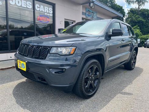 Used 2018 Jeep Grand Cherokee Laredo AWD/4WD image 5