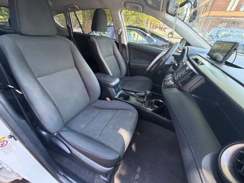 Used 2016 Toyota RAV4 LE FWD image 25