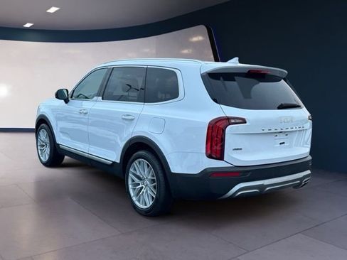 Used 2022 Kia Telluride SX w/ SX Prestige Package image 3