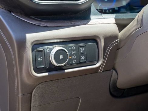 Used 2020 Ford Explorer Platinum w/ Premium Technology Package AWD/4WD image 37