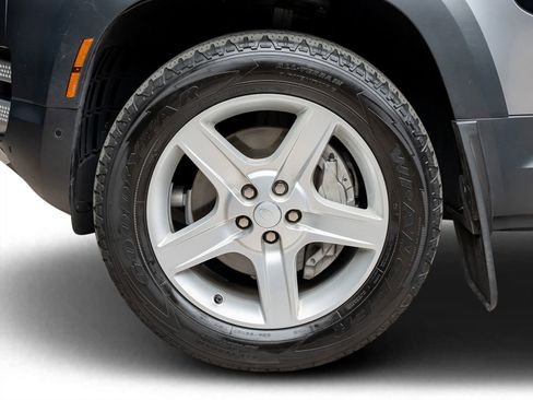 Used 2023 Land Rover Defender 110 SE image 32