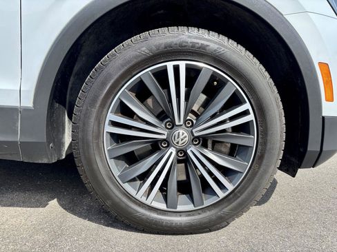 Used 2018 Volkswagen Tiguan SEL AWD/4WD image 21
