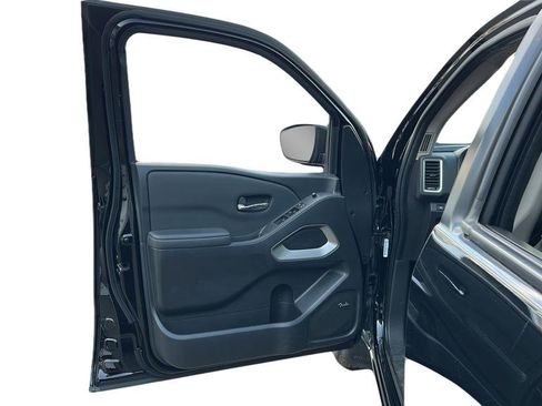 Used 2024 Nissan Frontier SV w/ SV Convenience Package image 10