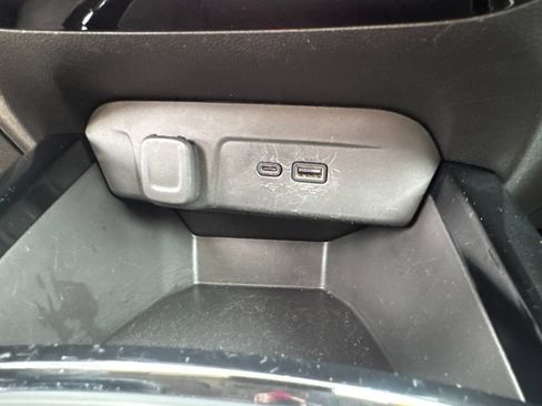 Used 2025 Chevrolet Trax LT FWD image 26