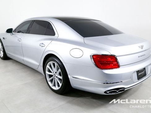 Used 2023 Bentley Flying Spur Plug-In Hybrid image 6