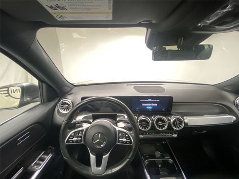 Used 2022 Mercedes-Benz EQB 350 4MATIC image 31