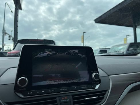 Used 2025 Nissan Altima 2.5 SV FWD image 20