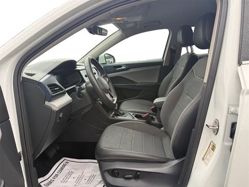 Used 2024 Volkswagen Taos SE image 9