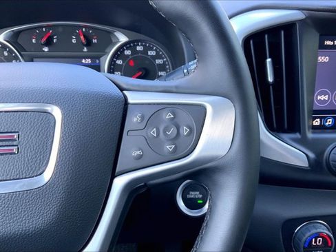 Used 2024 GMC Terrain SLT AWD/4WD image 19