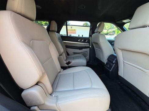 Used 2018 Ford Explorer XLT w/ Equipment Group 202A FWD image 15
