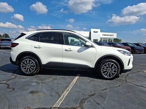 New 2025 Ford Escape SE image 8