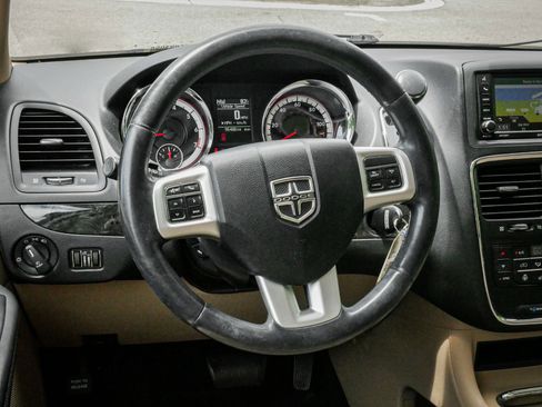 Used 2013 Dodge Grand Caravan Crew w/ Driver Convenience Group FWD image 6