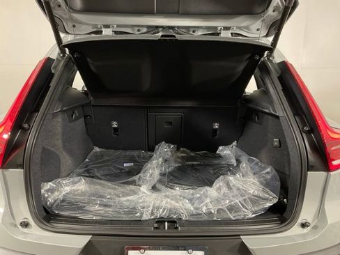New 2026 Volvo XC40 B5 Plus w/ Protection Package Premier image 40