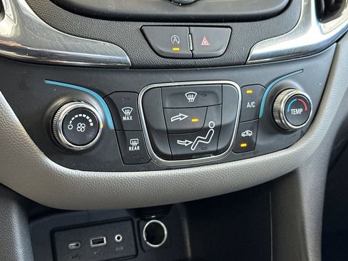 Used 2023 Chevrolet Equinox LT w/ LPO, Floor Liner Package FWD image 20