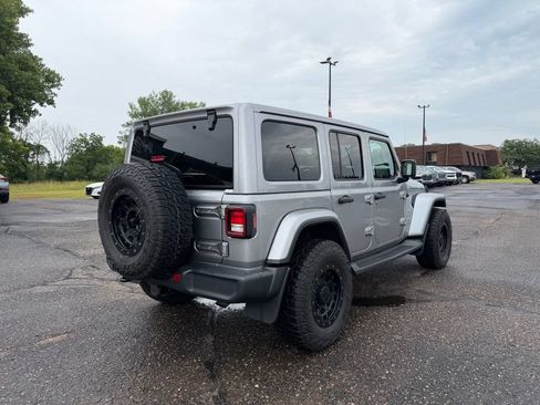 Used 2018 Jeep Wrangler Unlimited Sahara AWD/4WD image 5