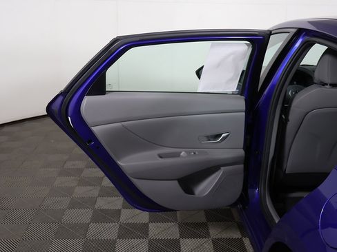 Used 2021 Hyundai Elantra SEL image 18