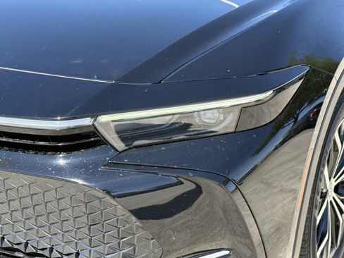 Used 2025 Toyota Crown image 12