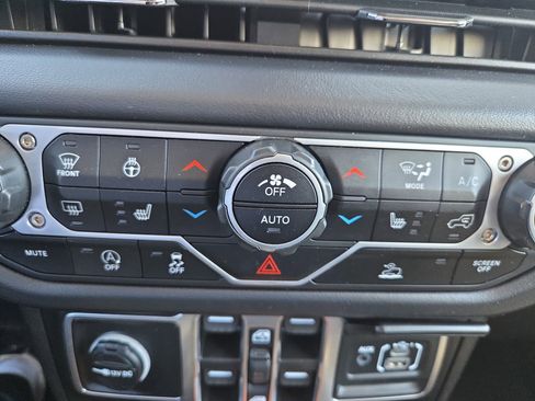 Certified 2025 Jeep Wrangler Sahara image 16