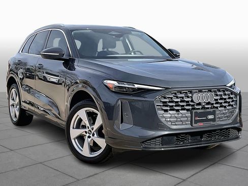 Certified 2025 Audi Q5 Premium Plus w/ Premium Plus image 2