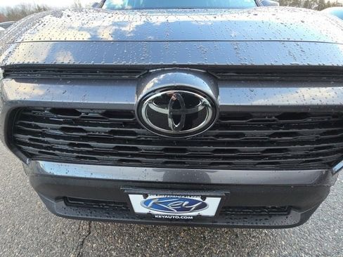 Used 2024 Toyota RAV4 XLE w/ Convenience Package image 31