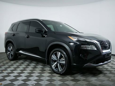 Used 2022 Nissan Rogue SL w/ SL Premium Package image 2