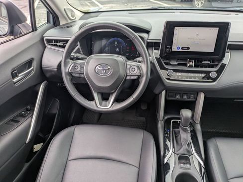 Used 2023 Toyota Corolla Cross XLE w/ Convenience Package FWD image 19