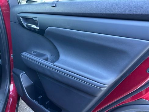 Used 2023 Toyota Highlander XLE image 23